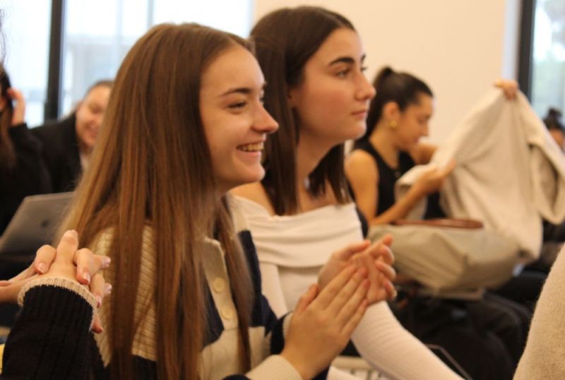 Sessió pràctica amb Ârezu Design: un cas real per a aprendre