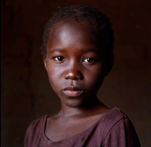 Fotografia que mira en la mirada de Gàmbia