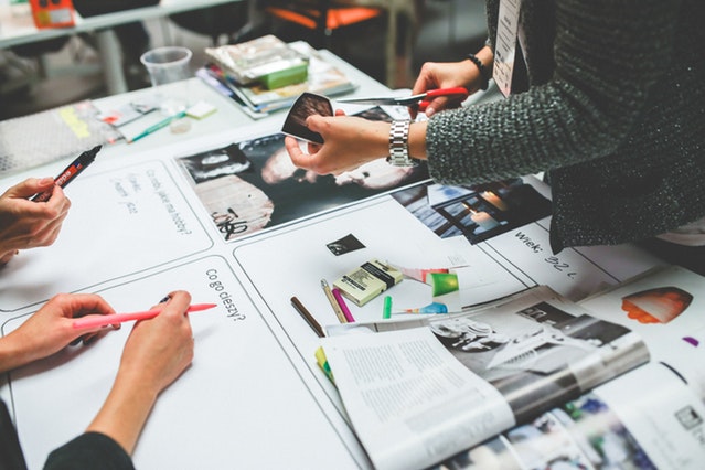 Estudiantes emprendedores crean una agencia de publicidad