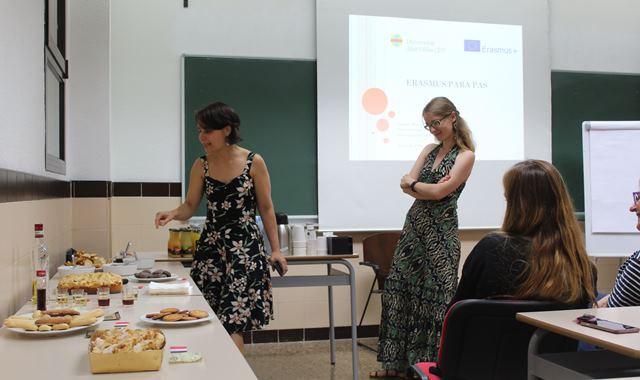 Erasmus espera tras el desayuno