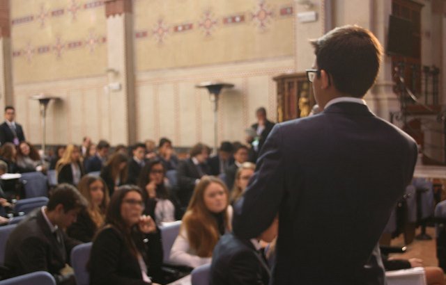 Debate al estilo comunitario