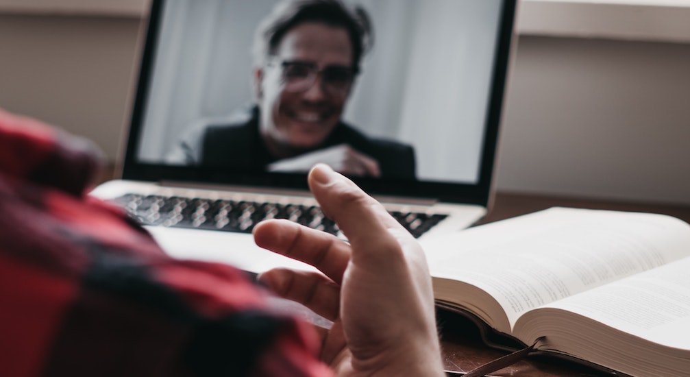 Entrevista de trabajo online: puntos fuertes y de fuga 