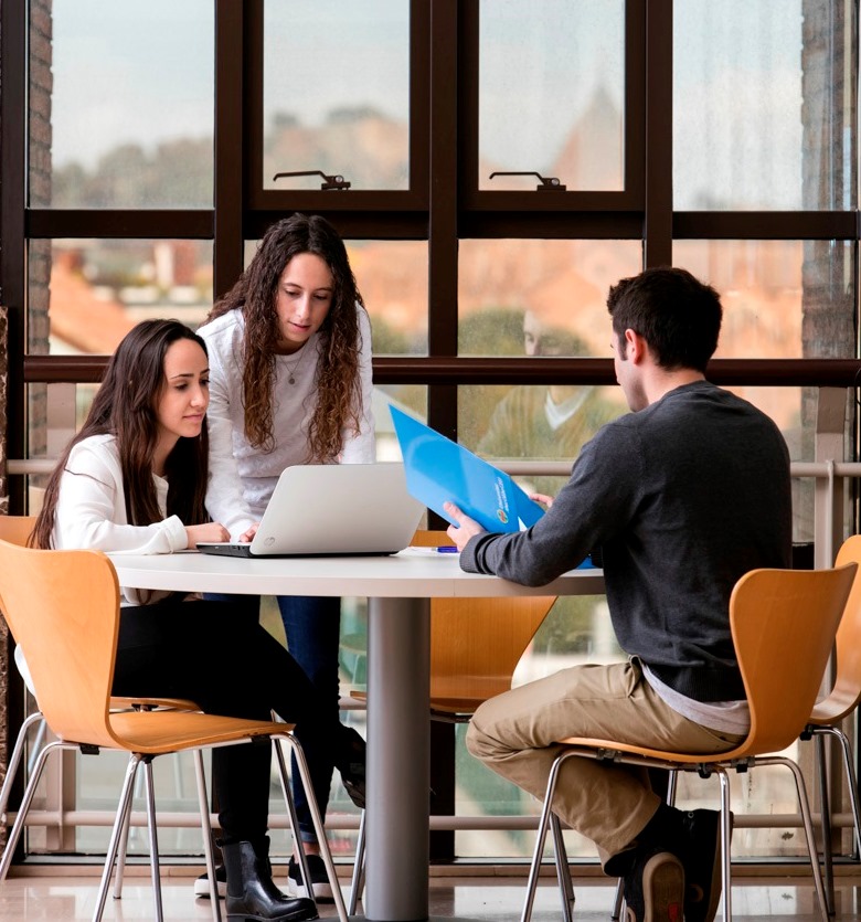 Estudiants satisfets molt per sobre de la mitjana