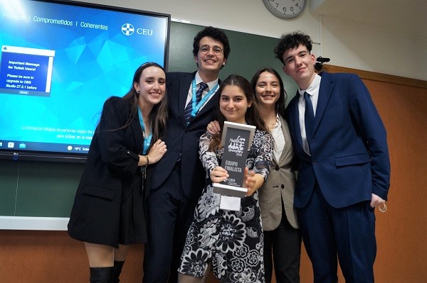 Premios colectivos e individuales para la Sociedad de Debate